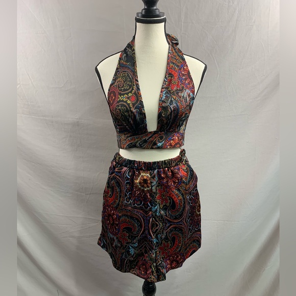 Boho Print Tie Backless Halter Top & Shorts - Picture 8 of 10